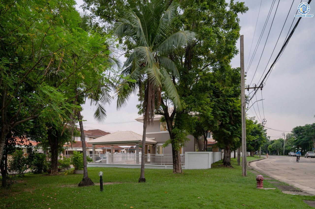 บ้านมือสองตกแต่งใหม่ โครงการ ชัยพฤกษ์ บางบัวทอง จากแบรนด์ LH หลังใหญ่กว่า 62.6 ตร.ว. ฟังก์ชัน 3 ห้องนอน 2 ห้องน้ำ จอดรถได้ 2 คัน พร้อม Facilities ครบครัน บนทำเลเดินทางสะดวก ติดถนนบางกรวย-ไทรน้อย ใกล้เซ็นทรัลเวสต์เกต และรถไฟฟ้าสายสีม่วง "สถานีบางพลู"...